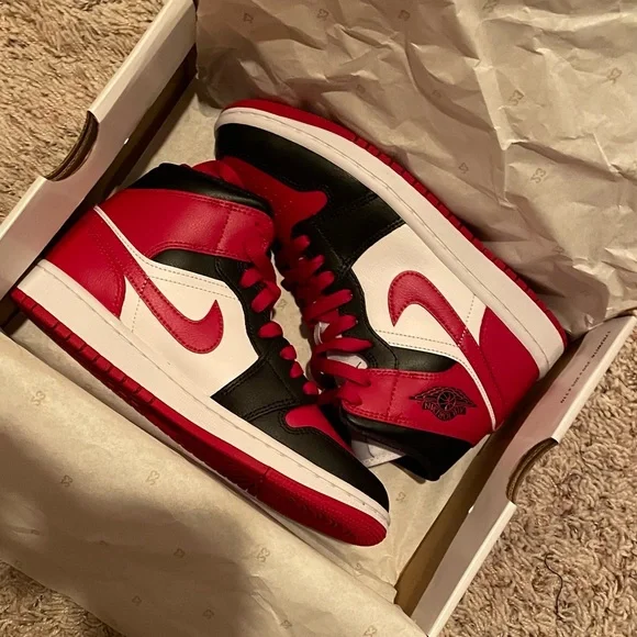 Nike - Picture 1 of 3